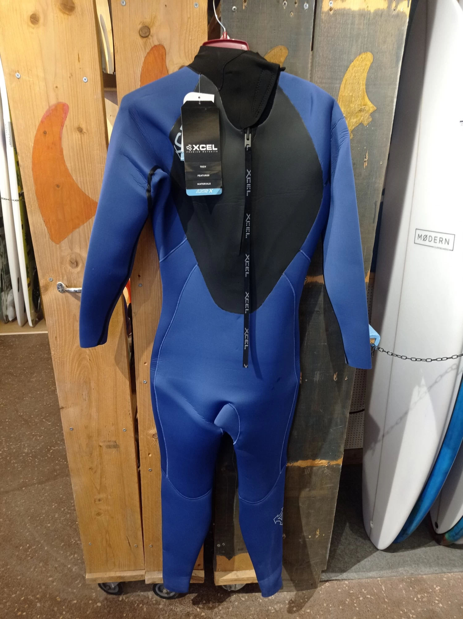 Xcel Axis X – Back Zip – 5/4mm Wetsuit – Blue – Large Only 4 Xcel Axis X – Back Zip – 5/4mm Wetsuit – Blue – Large Only - Image 4