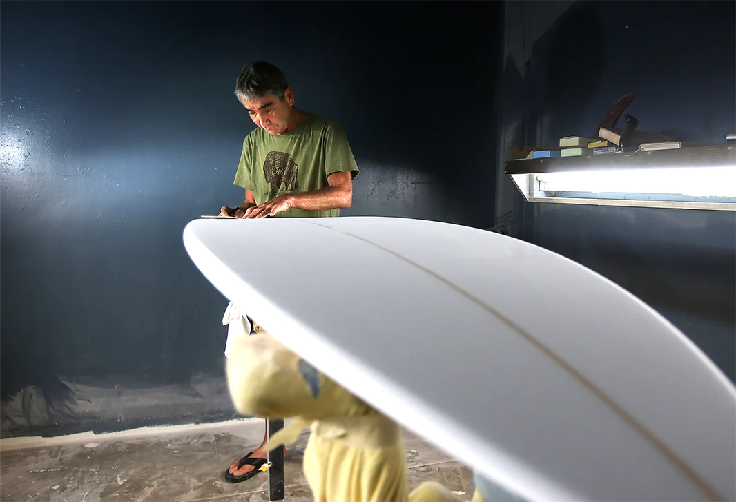 Gerry Lopez Surfboards – Glider – Natural Fiber Technology (NFT) – Tuflite – Single Fin ( 10’6″ ) 2 Gerry Lopez Surfboards – Glider – Natural Fiber Technology (NFT) – Tuflite – Single Fin ( 10’6″ ) - Image 2