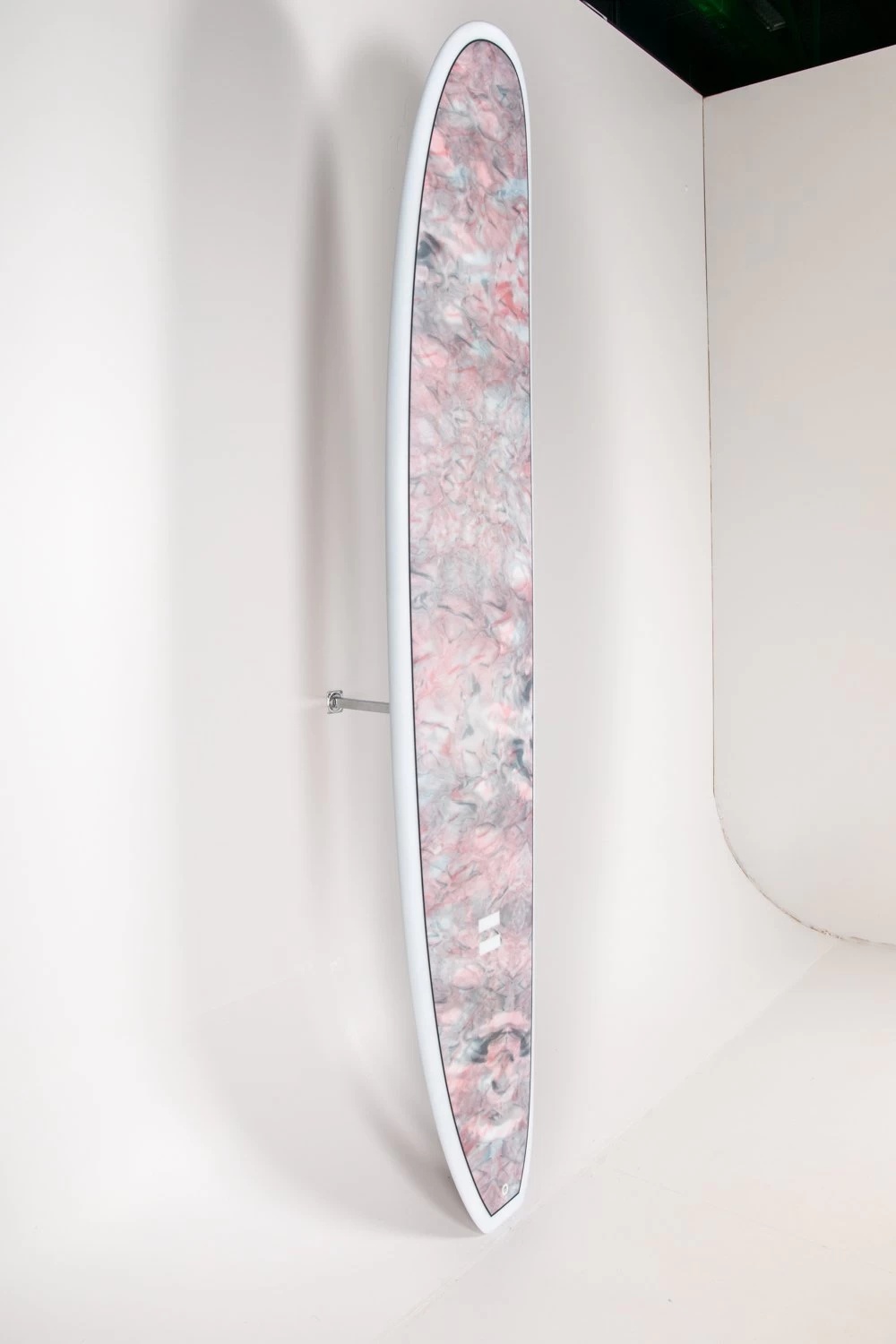 PUKAS INDIO ENDURANCE LOG MACHINE 9’0 – Swirl Grey/ Salmon 3 PUKAS INDIO ENDURANCE LOG MACHINE 9’0 – Swirl Grey/ Salmon - Image 3